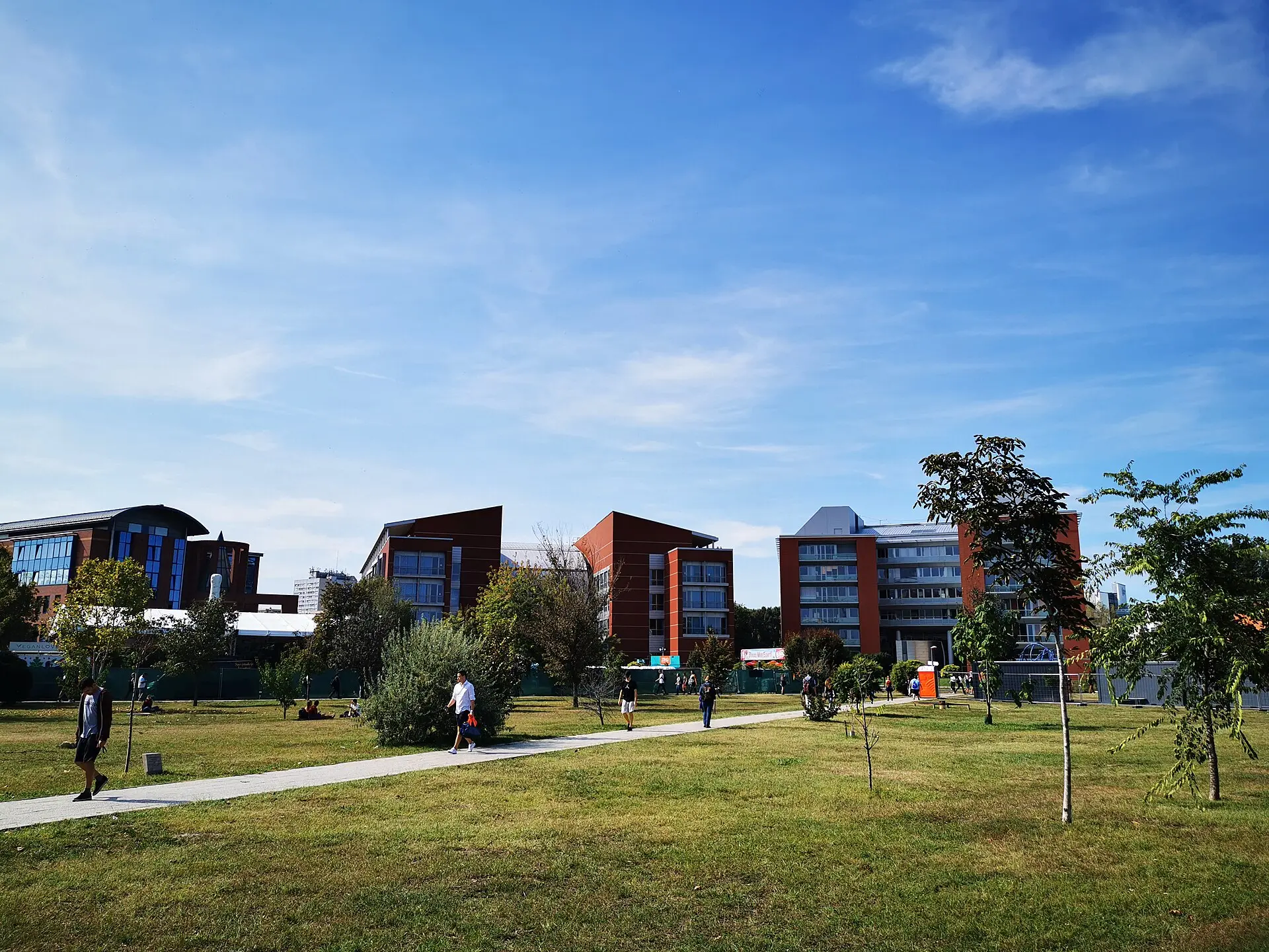 Eötvöş Lorand Universiteti — 4