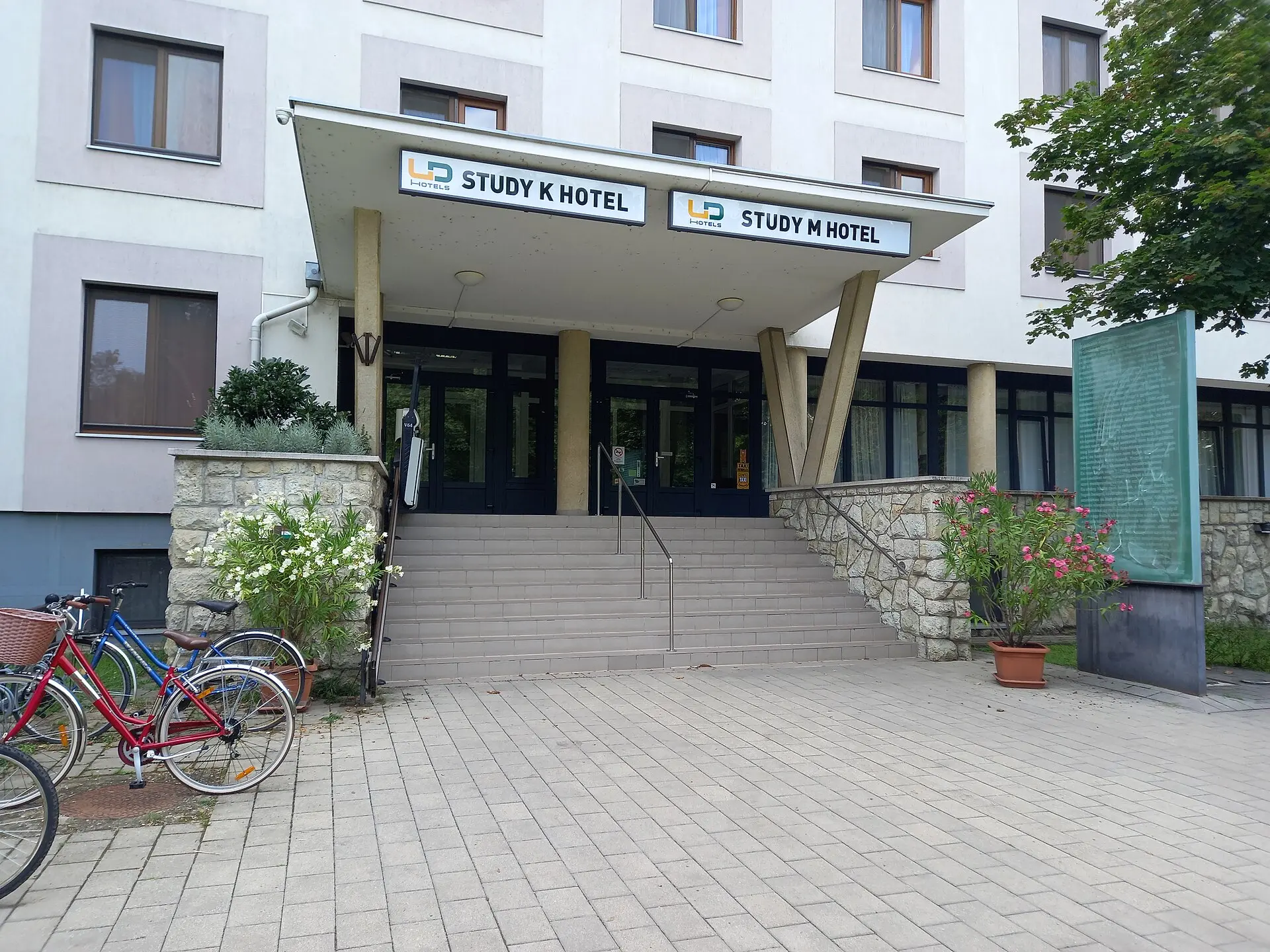Дебреценский университет — 8