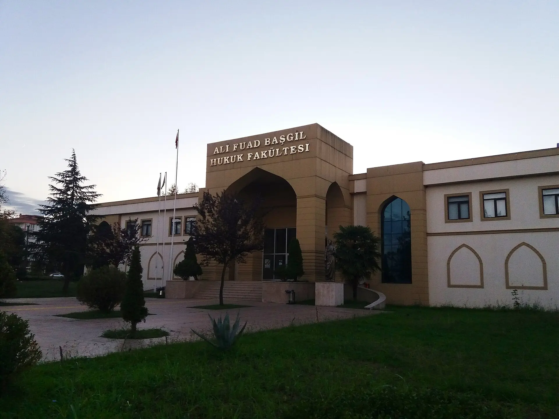 Университет Ондокуз Майыш — 4